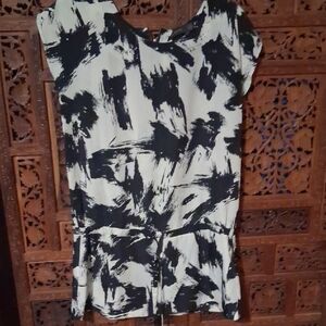 New Without Tag The Limited Graphic Peplum Cap Sleeve Blouse Black and White